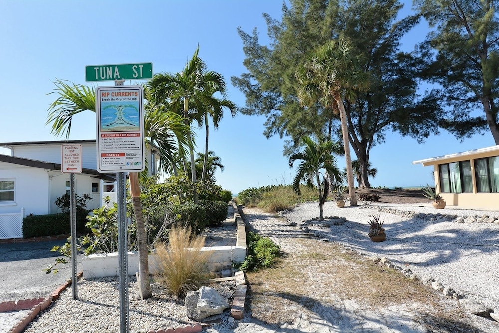 Tarpon Pointe 2 Bedroom Home by Redawning