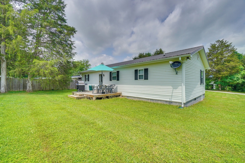 Walk to Marina: Norris Lake Escape w/ Deck + Views