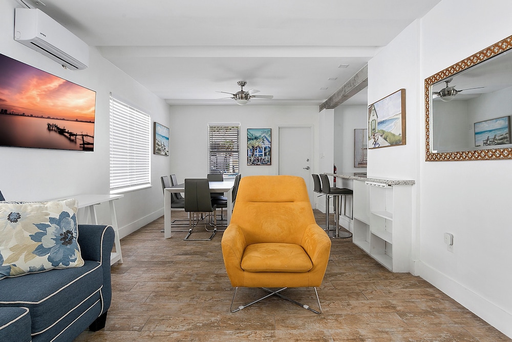 Spacious 1 Bedroom APT at the beach