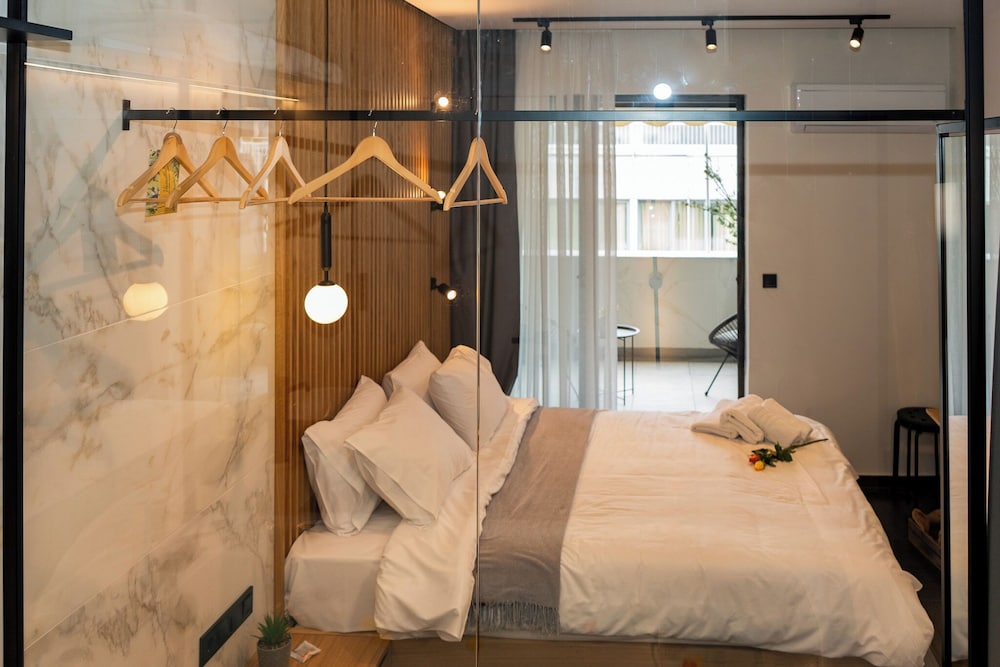 Luxury Suites with JACUZZI by Sea&theCity