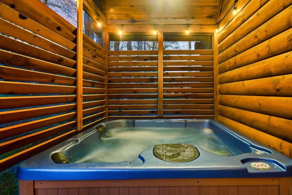 Resort Pool Fitness Room Hot Tub Jacuzzi