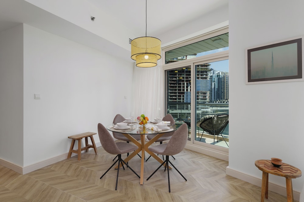Maison Privee - Blissful Living w/ Dubai Marina Waterfront Views