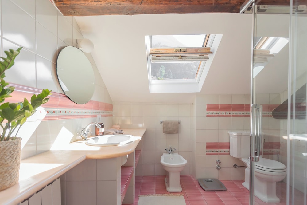 Emily's Holiday House - Authentic Lake Como by Rent all Como