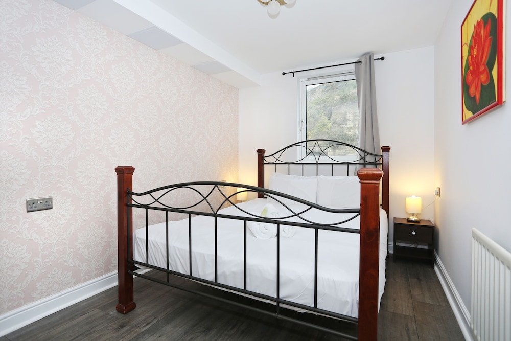 JOIVY Apartment Near The Royal Mile With Parking view 4