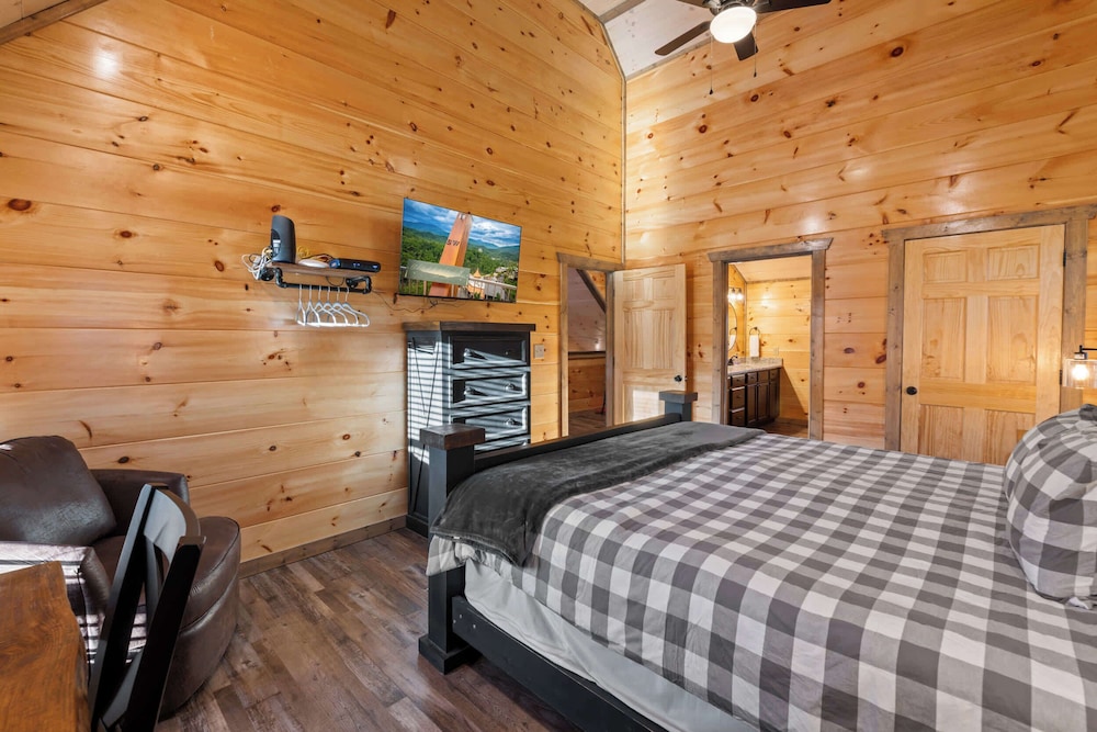 Modern Cabin w/ Pool, Hot Tub, Games & More! view 4