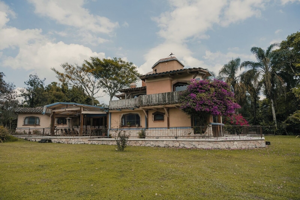 EL EQUIMITE HOTEL BOUTIQUE