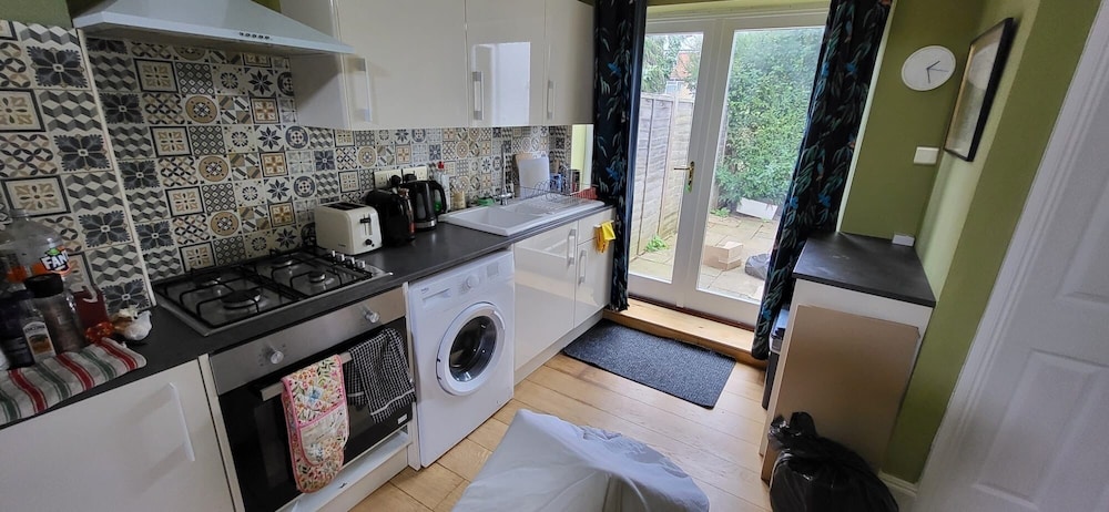 Stunning 1-bed Studio in Windsor view 5