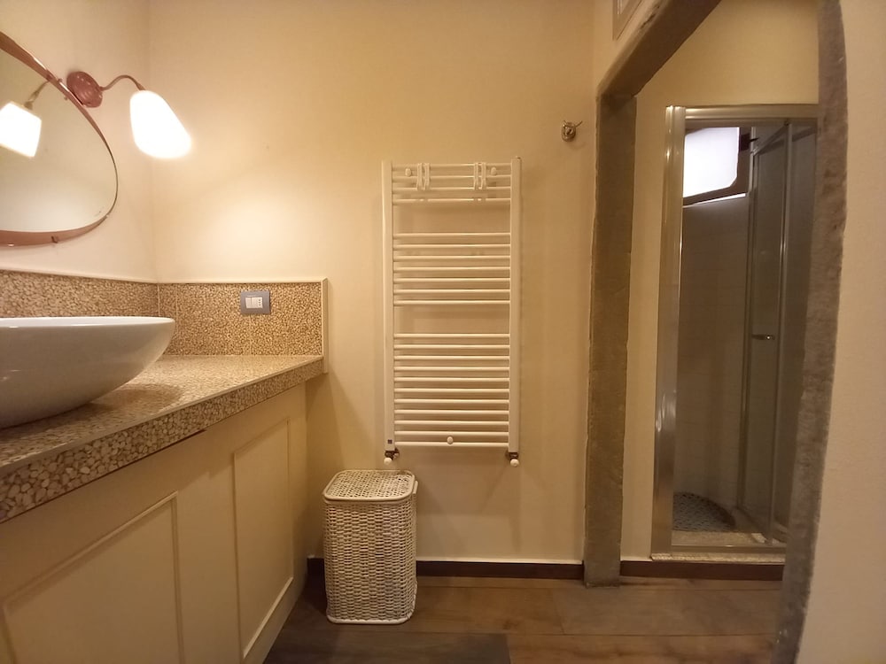 Leone in Firenze With 1 Bedrooms and 1 Bathrooms