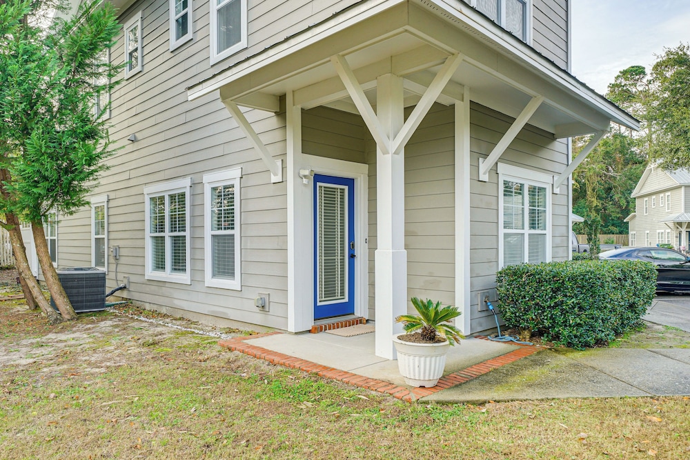 4 Mi to Ocean: Modern Townhome in Wilmington!