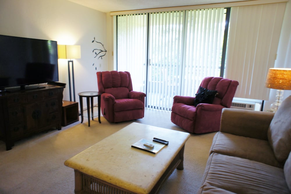 Hawaiian Unit + Walking Distance to Town - AC & Wifi! - Vrkcv