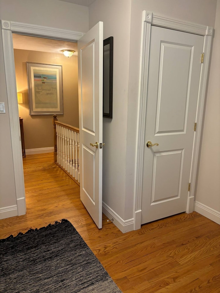 Luxury Modern Stay - 2000 Sqft