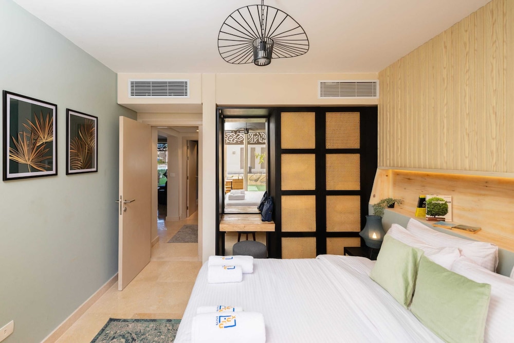 Xuru Stays I Sparky & Summery 2 BDR @ Mangroovy Free Beach & Pool Access