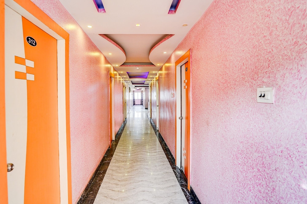 Fabhotel Triotel Inn