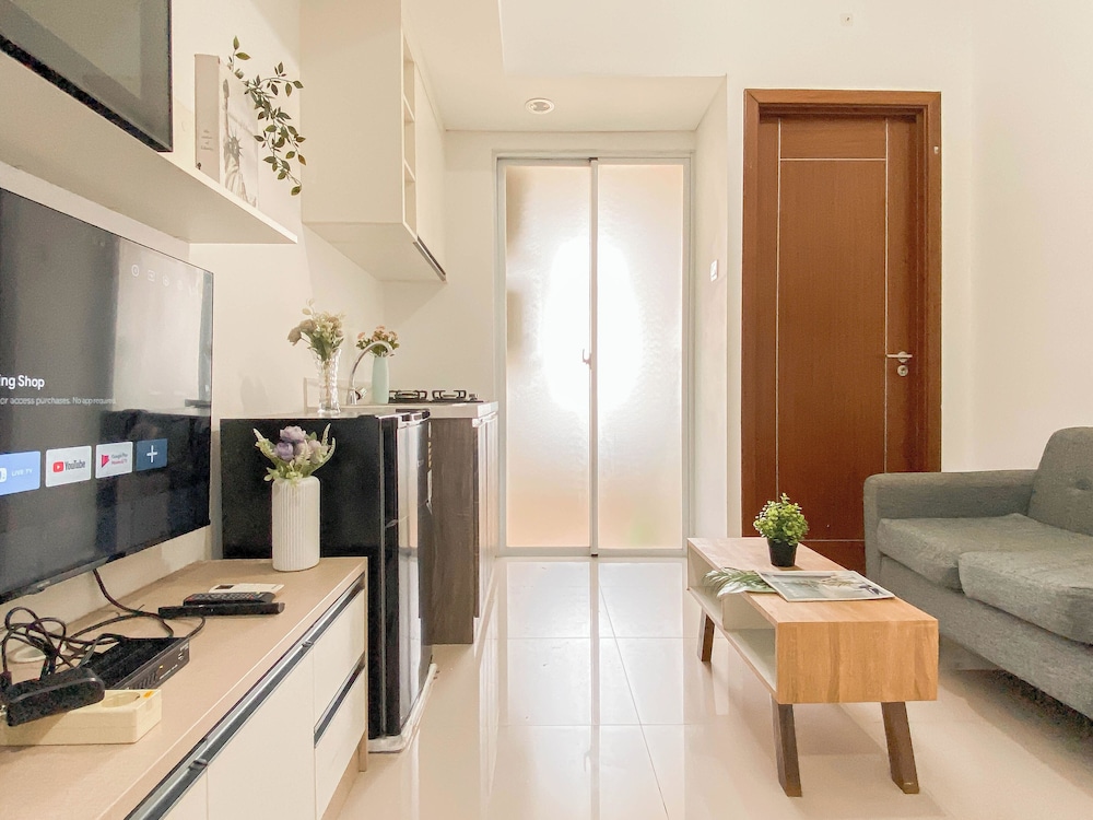 Trendy 1Br At Apartment Vittoria Residence