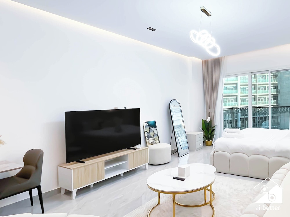 Relaxing ST Getaway Balcony, Pool & Gym Access