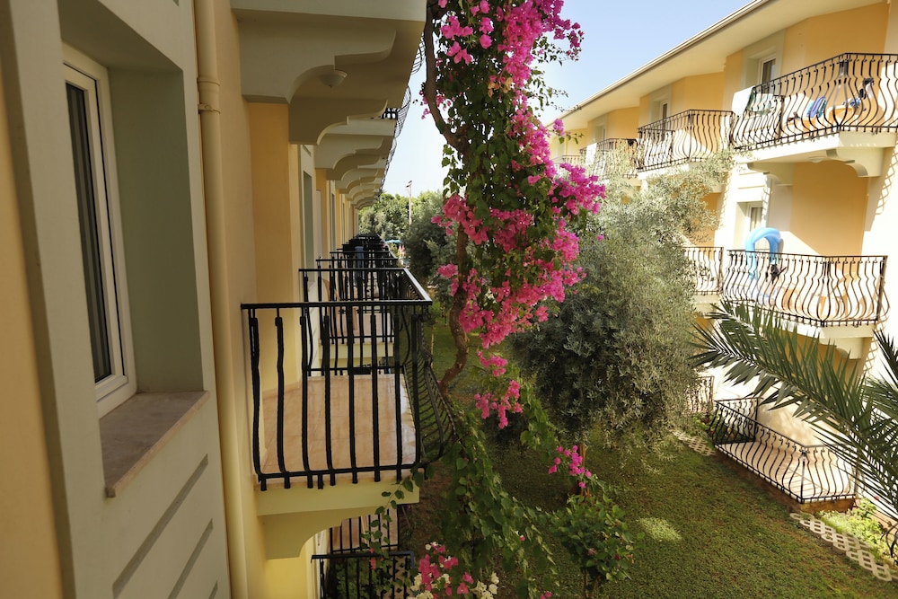 Mavruka Hotel - Image 38
