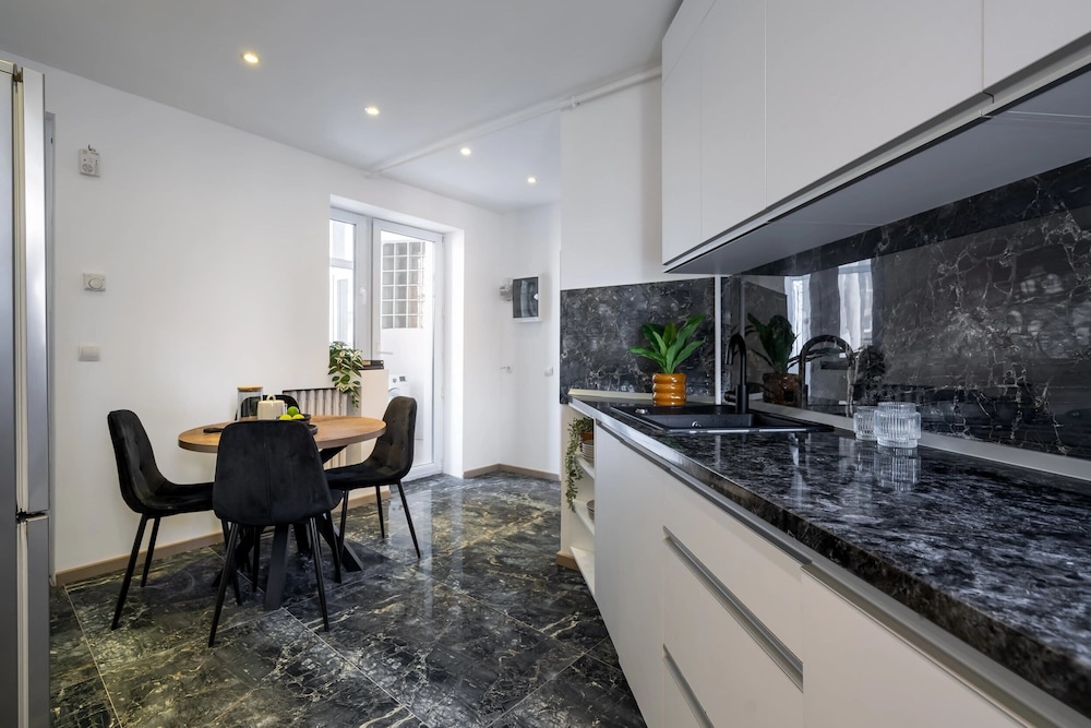 Grand 3BR Near Athenaeum Calea Victoriei