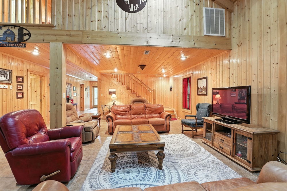Secluded Mountain Retreat With Stunning Views 4 Bedroom Home