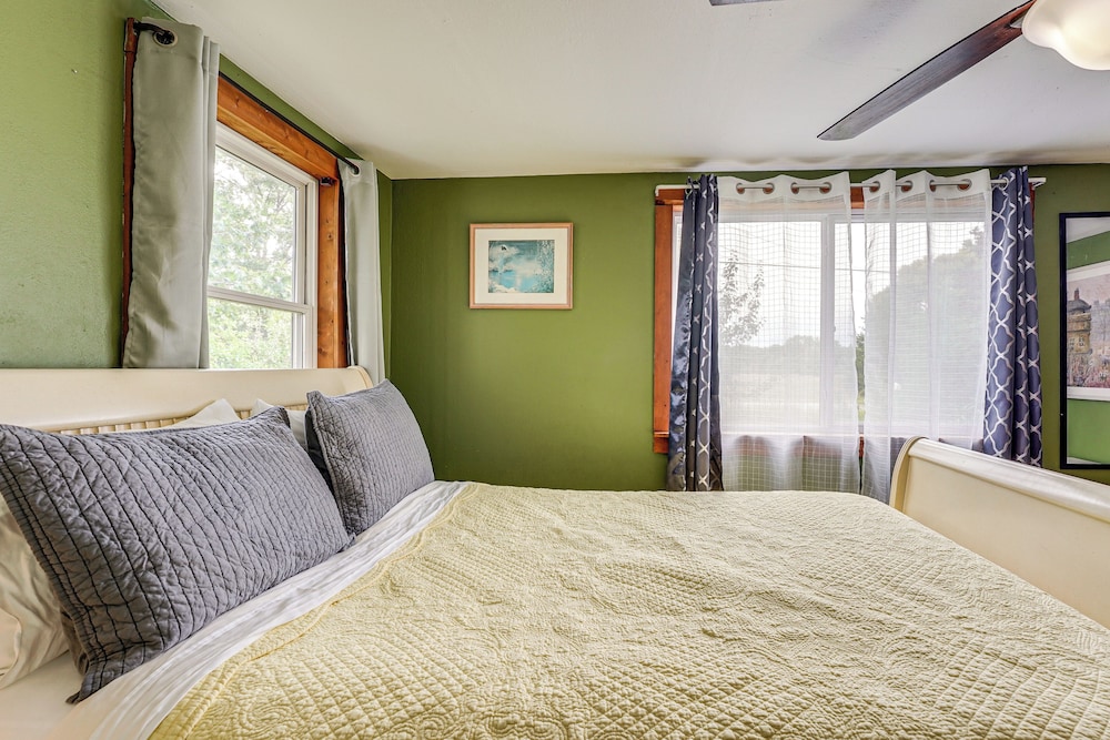 2 Mi to Michigan's Adventure: Family Home w/ Patio