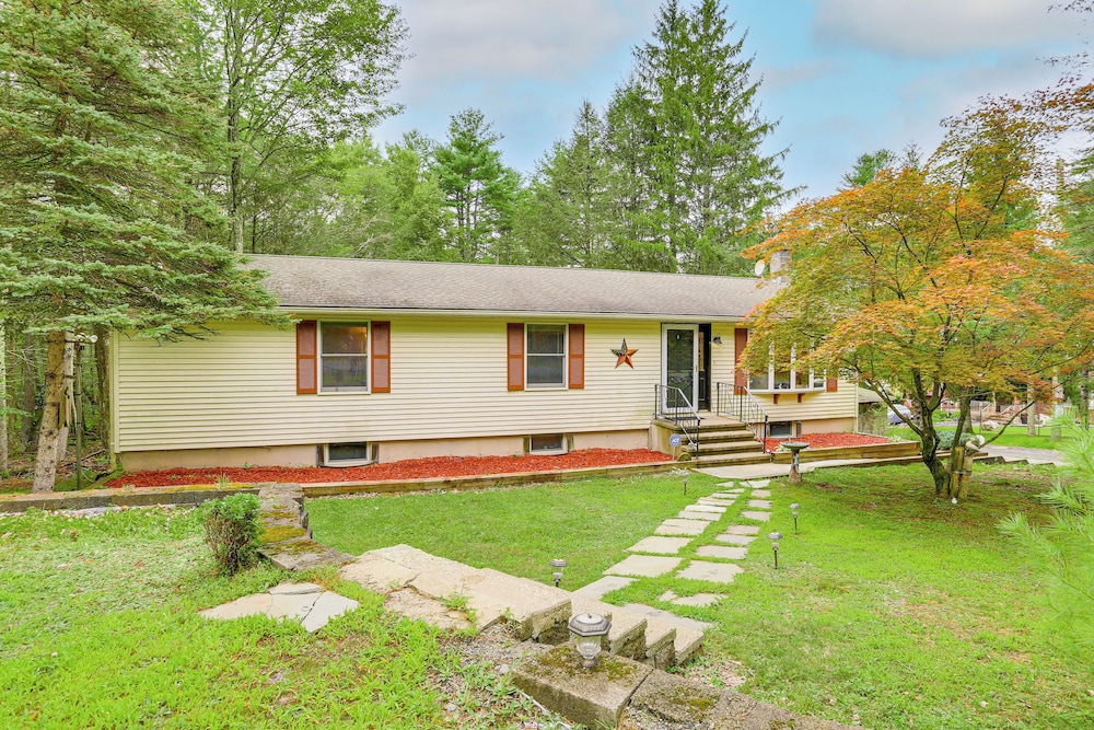 Catskills Getaway < 20 Mi to Monticello & Skiing! view 4