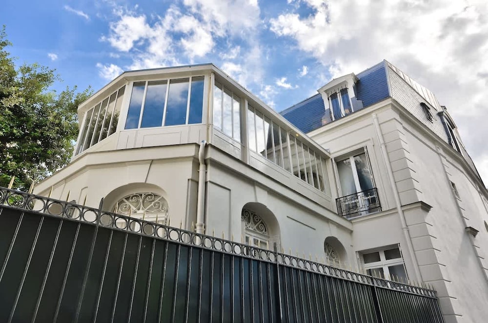 Noble Luxury Residence in the Heart of Paris
