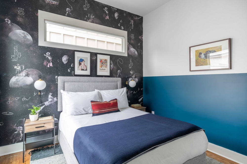 Sleeps 36 3 Homes, Minutes to Downtown+broadway 12bdr Group Getaway in Nash!