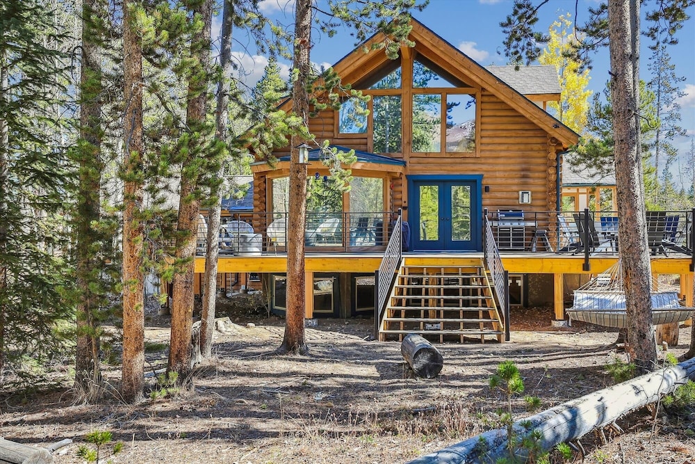 American Way Chalet 5 Bedroom Home