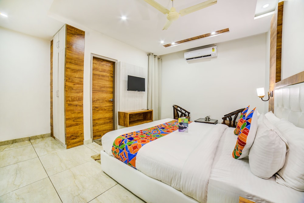 FabHotel Three Palms - Property Image 9