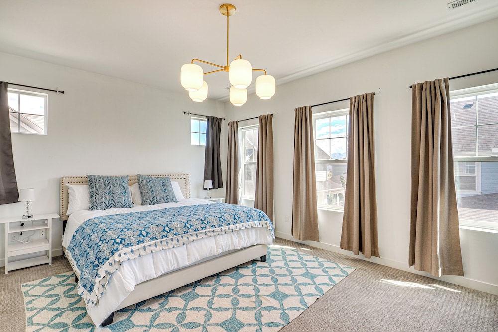 4 Mi to The District: Family Home w/ Tennis Access