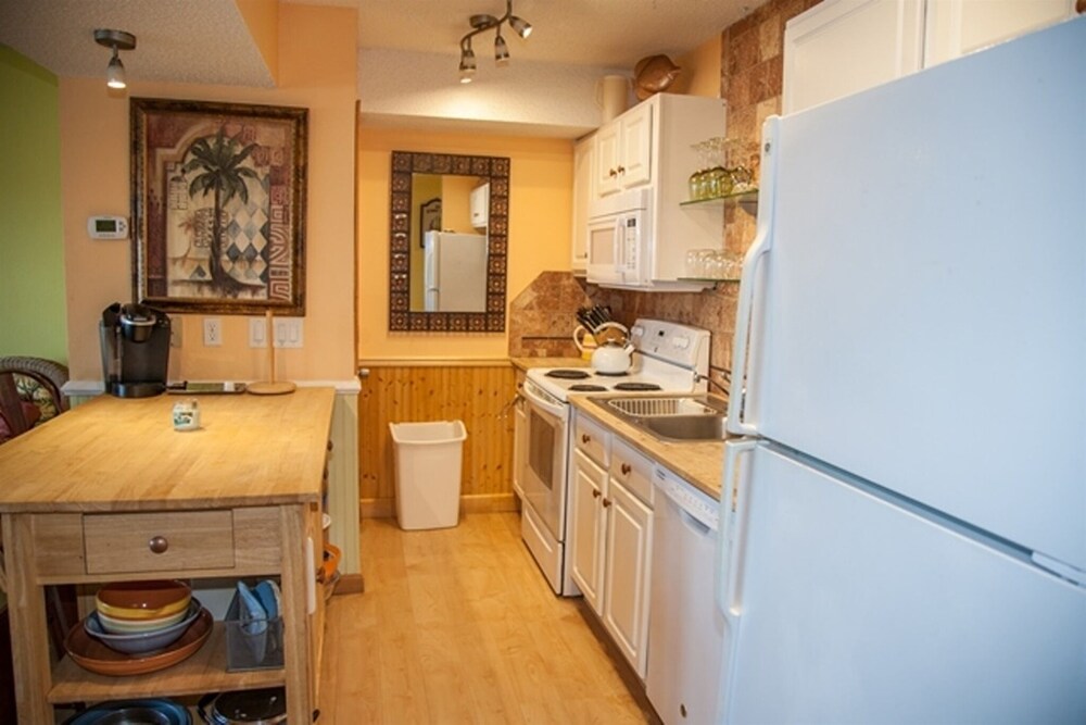Sw 4 Seas-the-day 1 Bedroom Condo by RedAwning