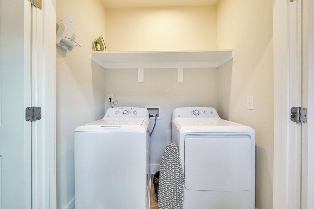 2 Mi to Duke University: Townhome in Durham!