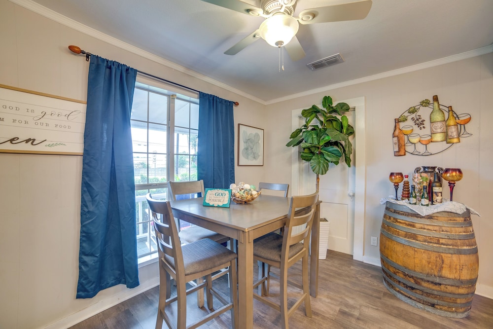 7 Mi to Lake Fork: Cottage w/ Deck in Quitman