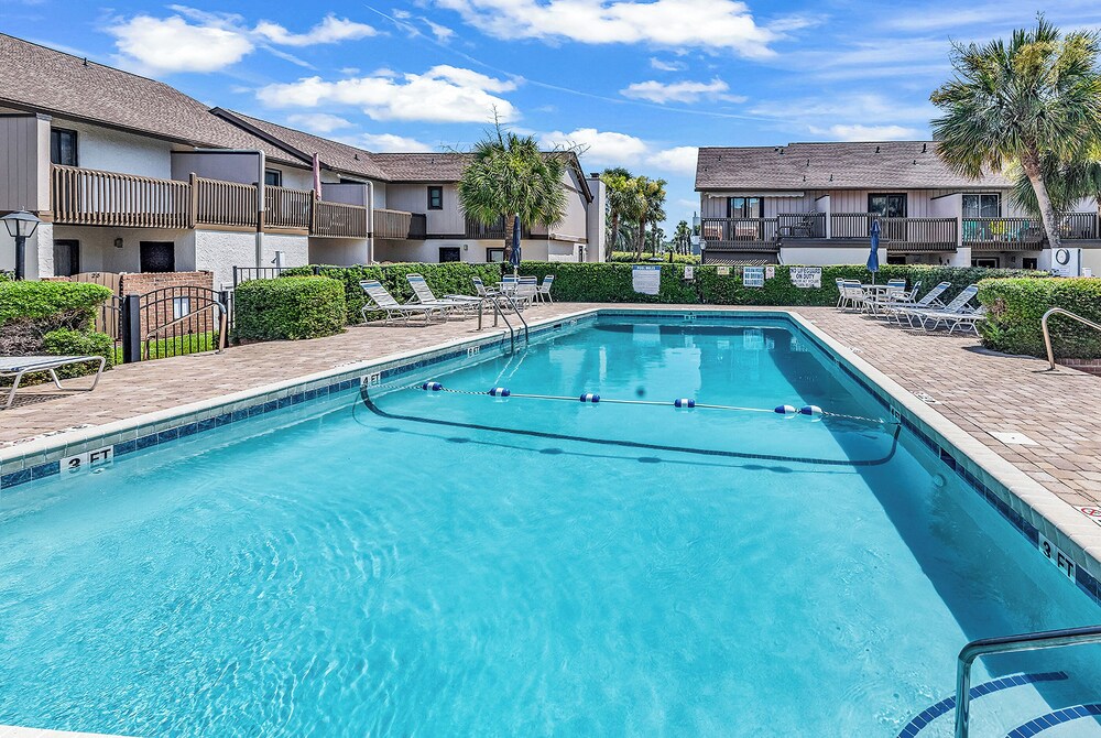 650 Feet to the Beach! Arcadian Shores Townhome