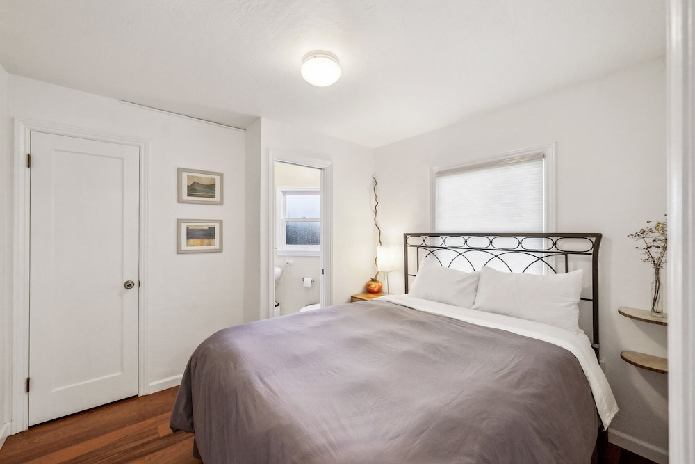 Charming 1933 Ridge-top Home With Stunning Views 4 Bedroom Home