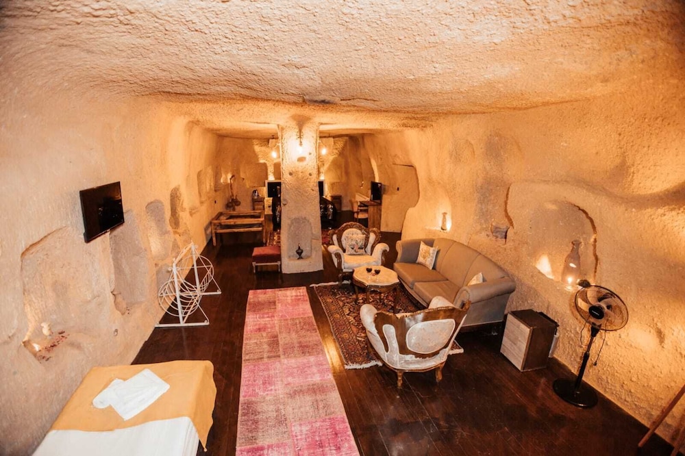7 Oda Kapadokya Cave House