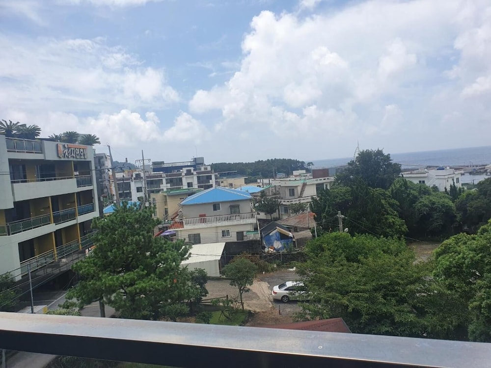 Cheonjiyeon Crystal Hotel 29