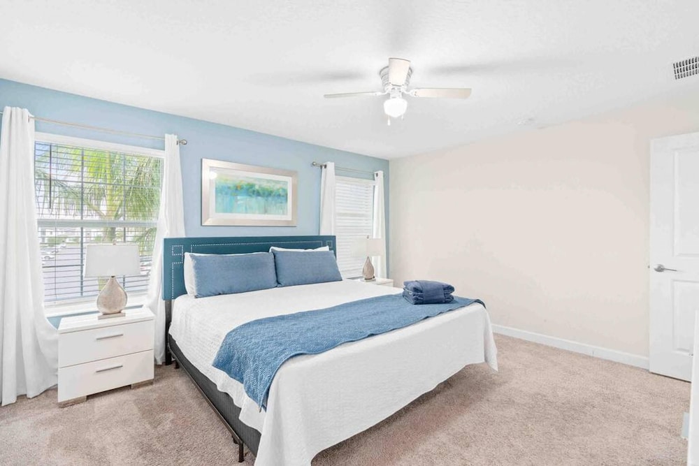 Super Dope- FUN Electric Home W Pool Amenities