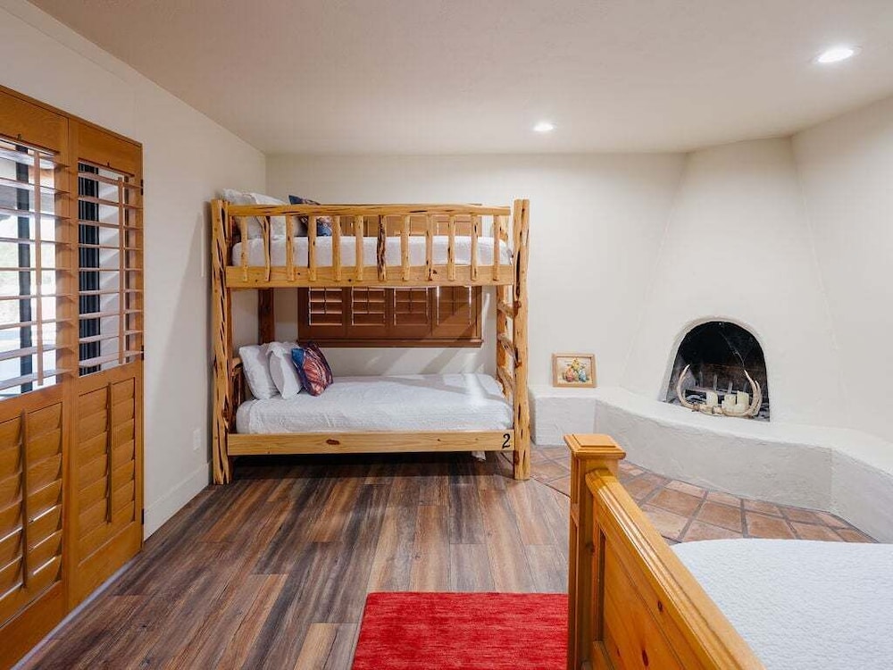 Bed Rock Desert -pool Heat Available - Spring Break