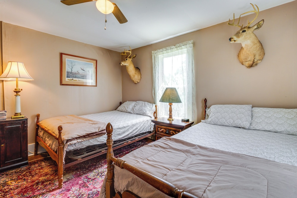 Pet-friendly Smithmill Retreat w/ Yard!