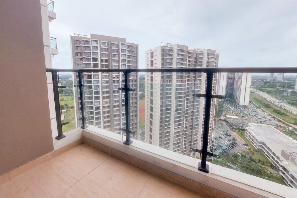 Elegant and Comfort 3BR at Sky House BSD Apartment