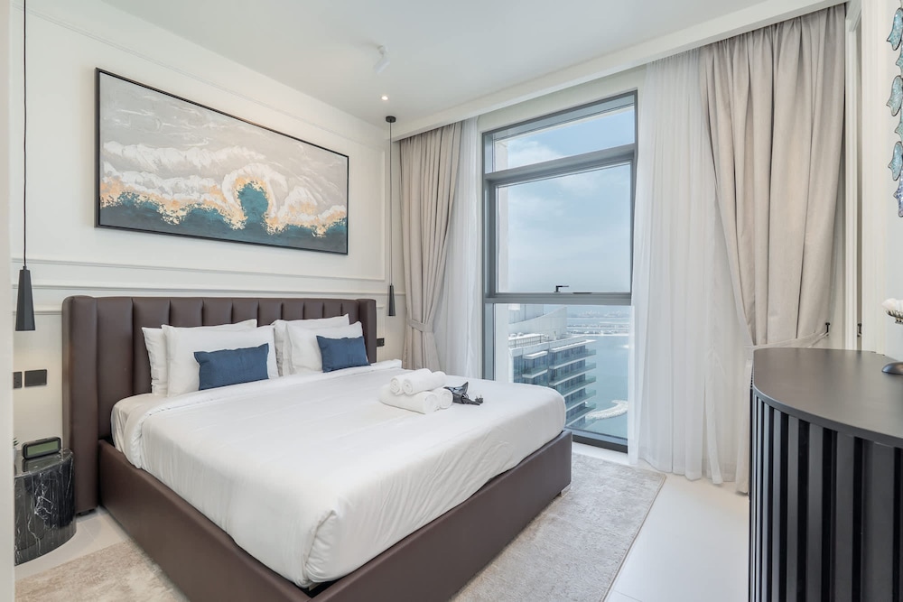 1 Bedroom in Marina Vista With Full Palm Views