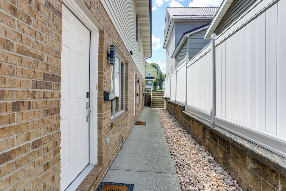 Convenient Townhome 1 Mi to Dtwn Clearfield