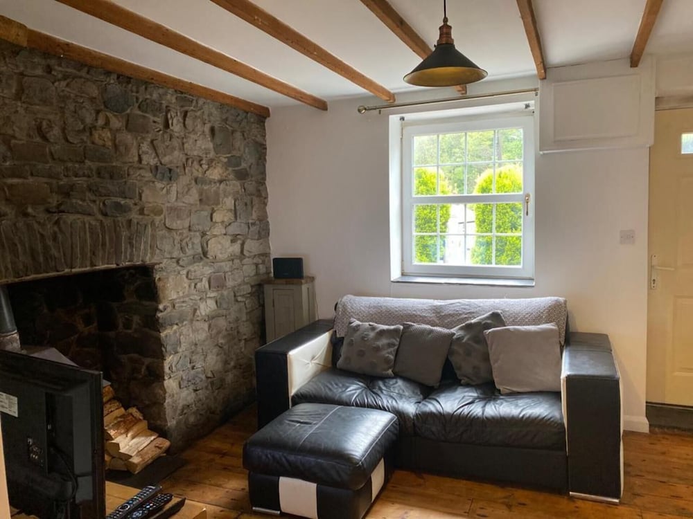 2-bed Cottage in in Welsh Valley Nr Swansea view 2