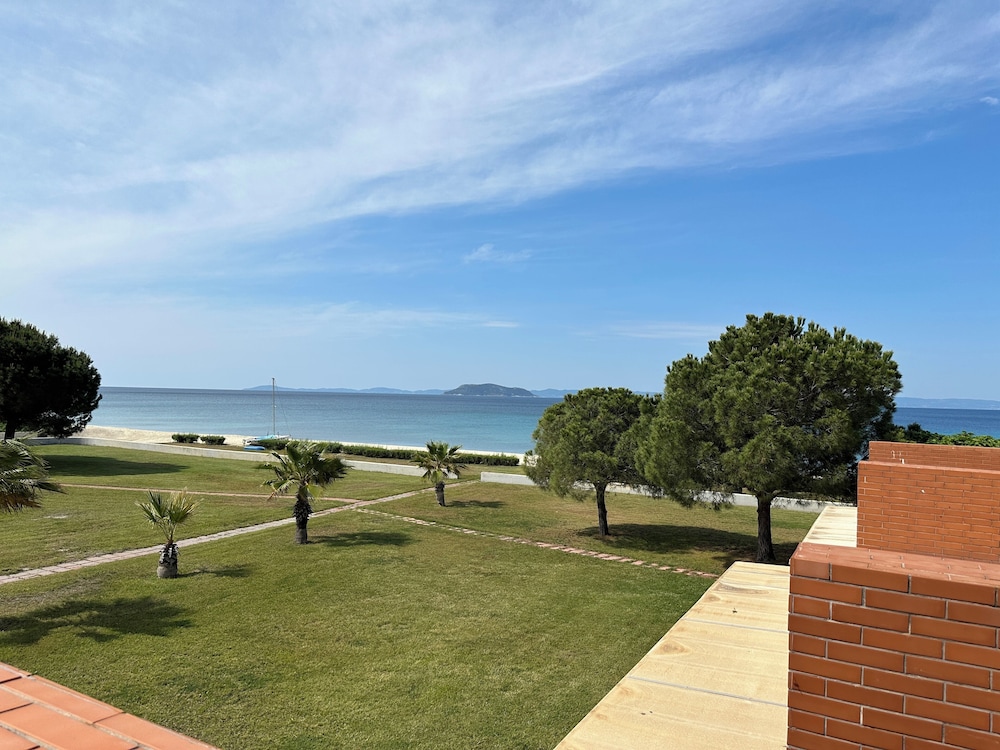 Relax in This Sithonia Property With Great Ocean Views