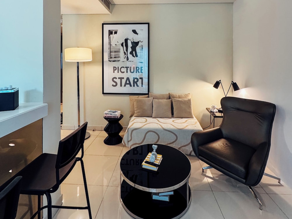 Grapeful Stay – Luxury Hostel Paramount Tower Business Bay
