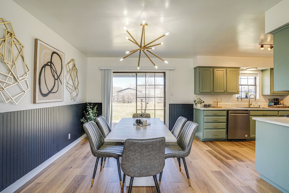 7 Mi to Lake Bridgeport: Home w/ Yard & Grill!