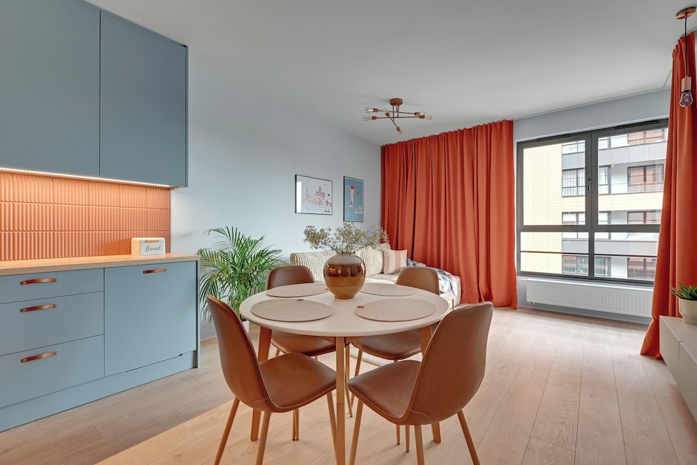 Doki Living - Foodhall & Parking by Downtown Apartments