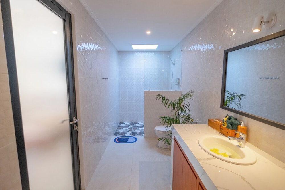 Crystal Flow Guest House & Apartment Canggu