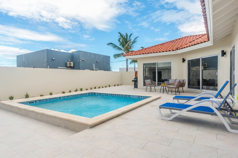Breathtaking Prvt 4BR Pool Villa 5 Min to Beach