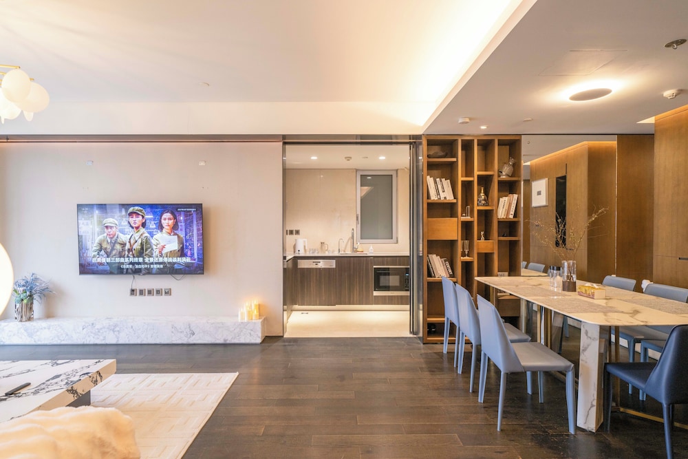 Zhome-Three Bedroom Luxury Suite2